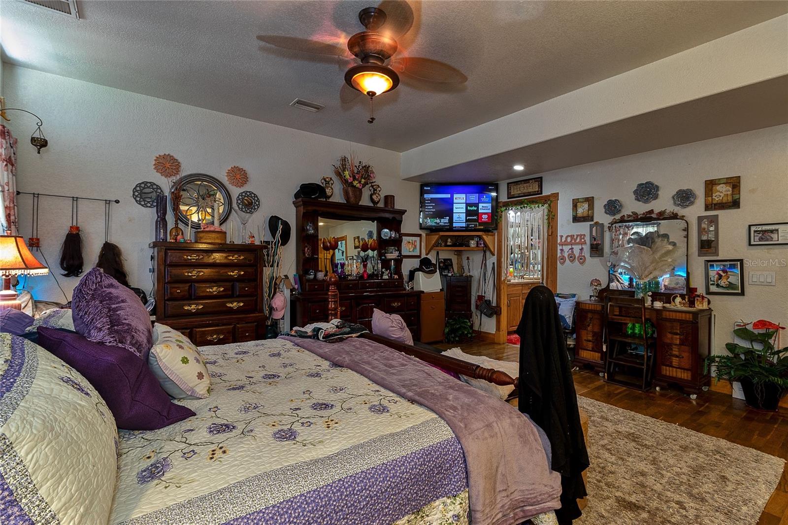 Image 26 of 71 For 15625 Olney Lane