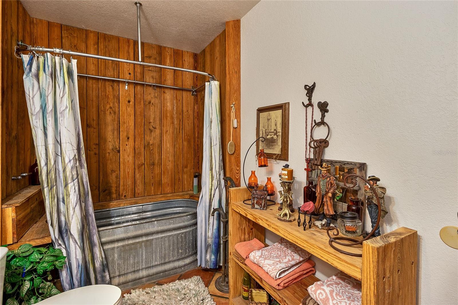 Image 42 of 71 For 15625 Olney Lane