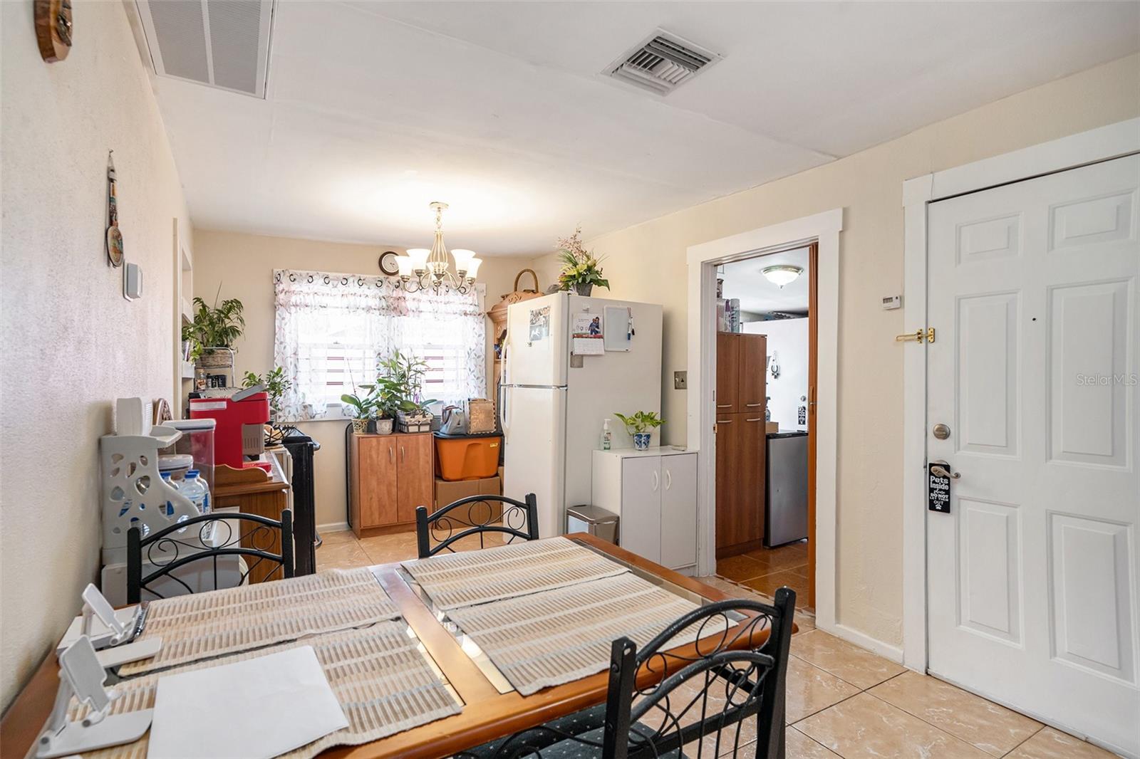 Listing photo id 9 for 3405 Diana Street