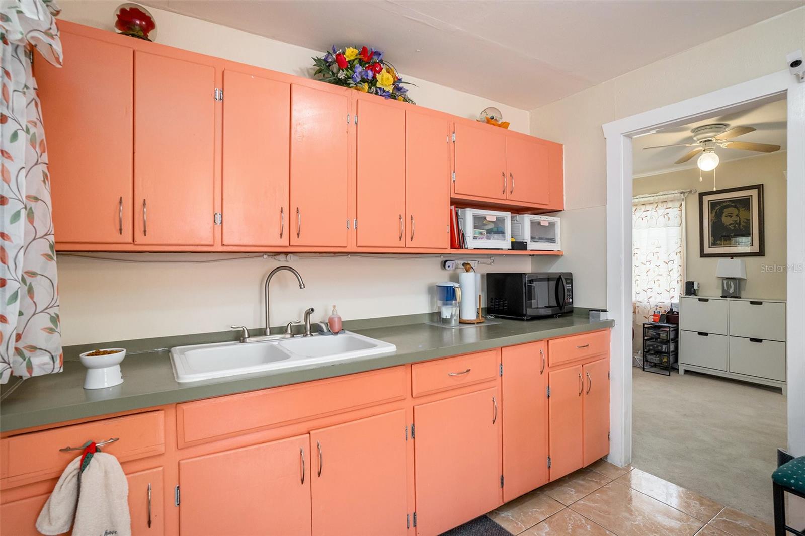Listing photo id 11 for 3405 Diana Street
