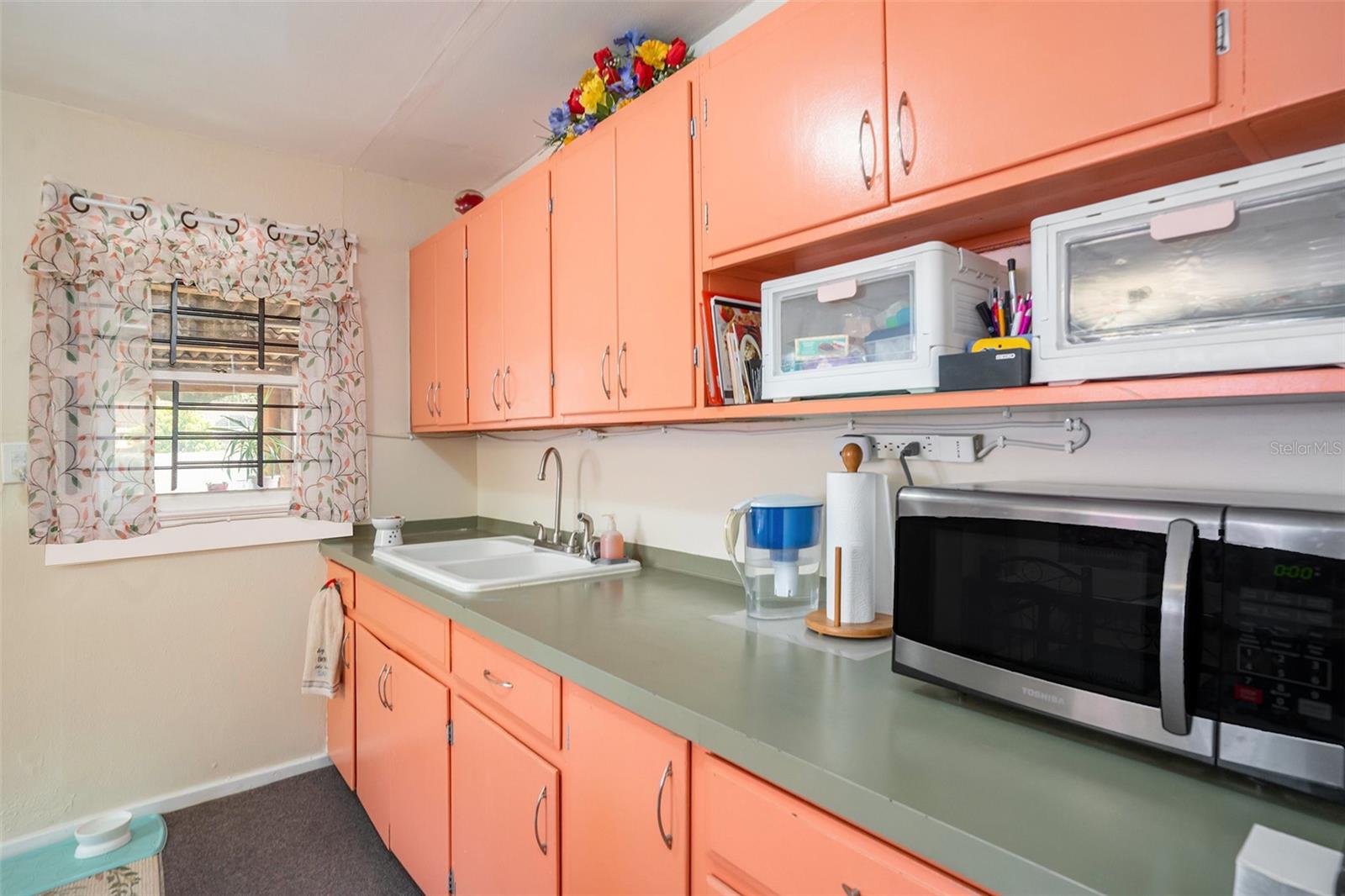 Listing photo id 12 for 3405 Diana Street