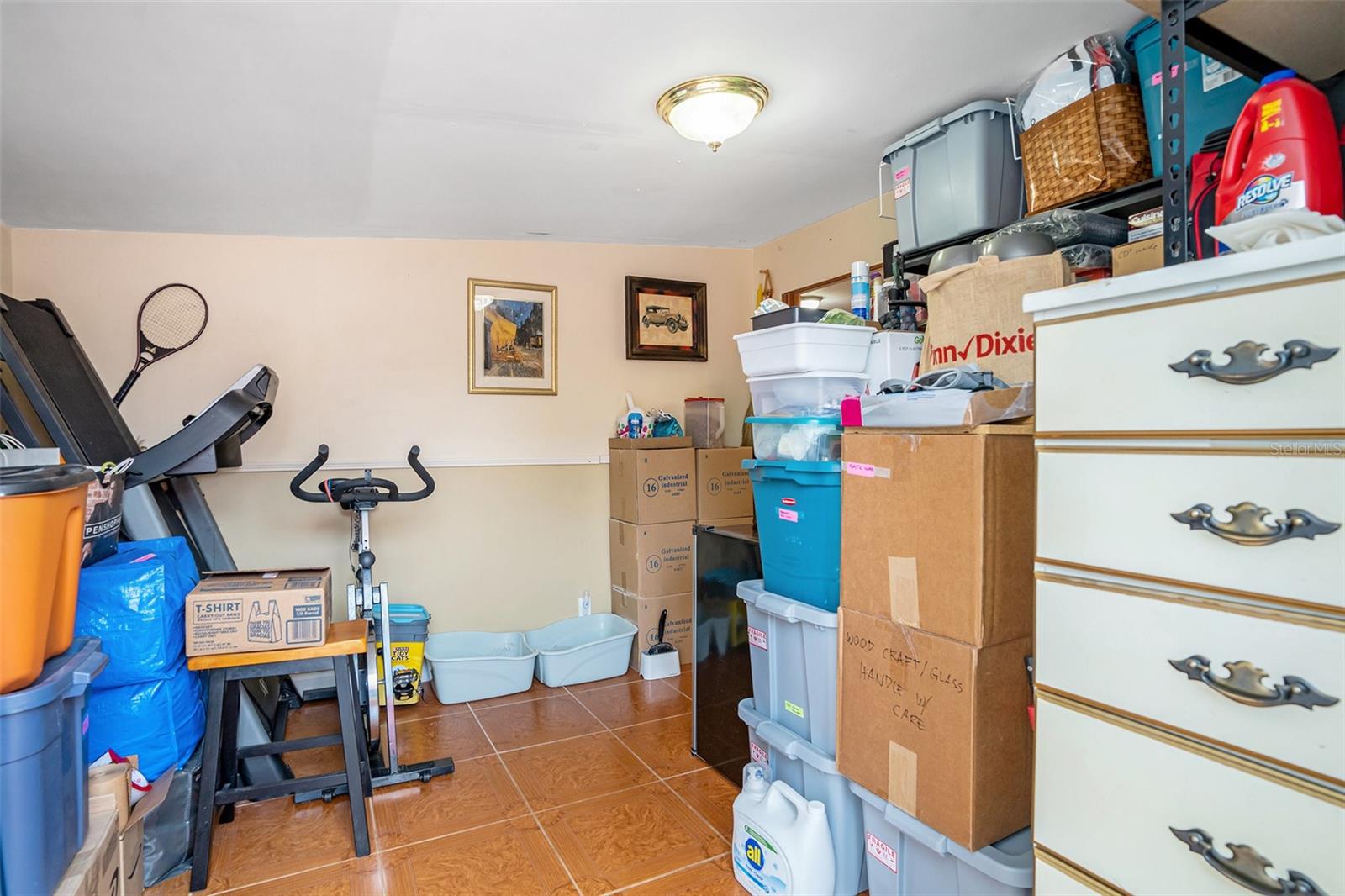 Listing photo id 13 for 3405 Diana Street