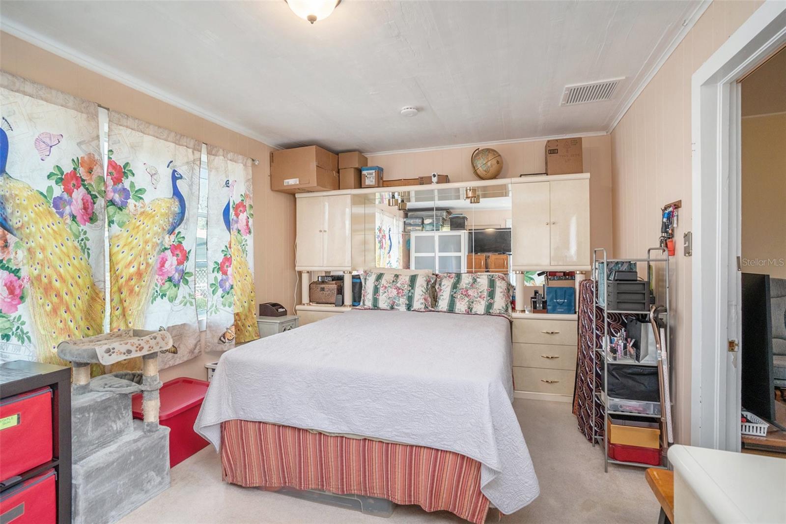 Listing photo id 14 for 3405 Diana Street