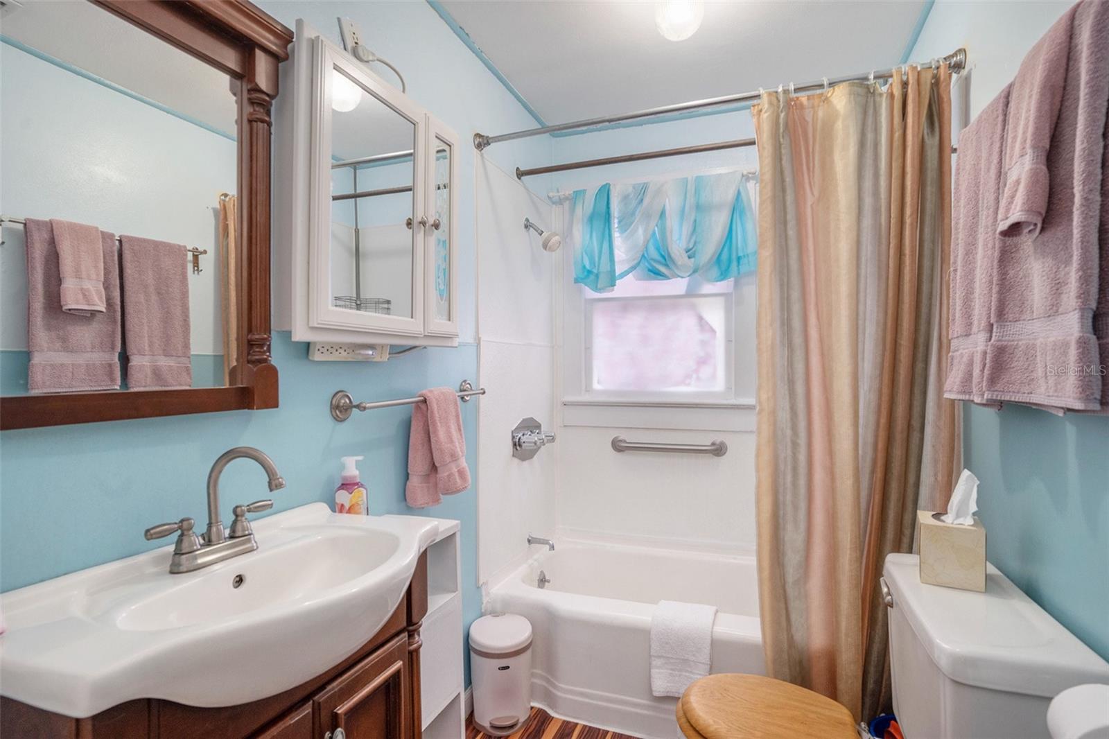 Listing photo id 17 for 3405 Diana Street