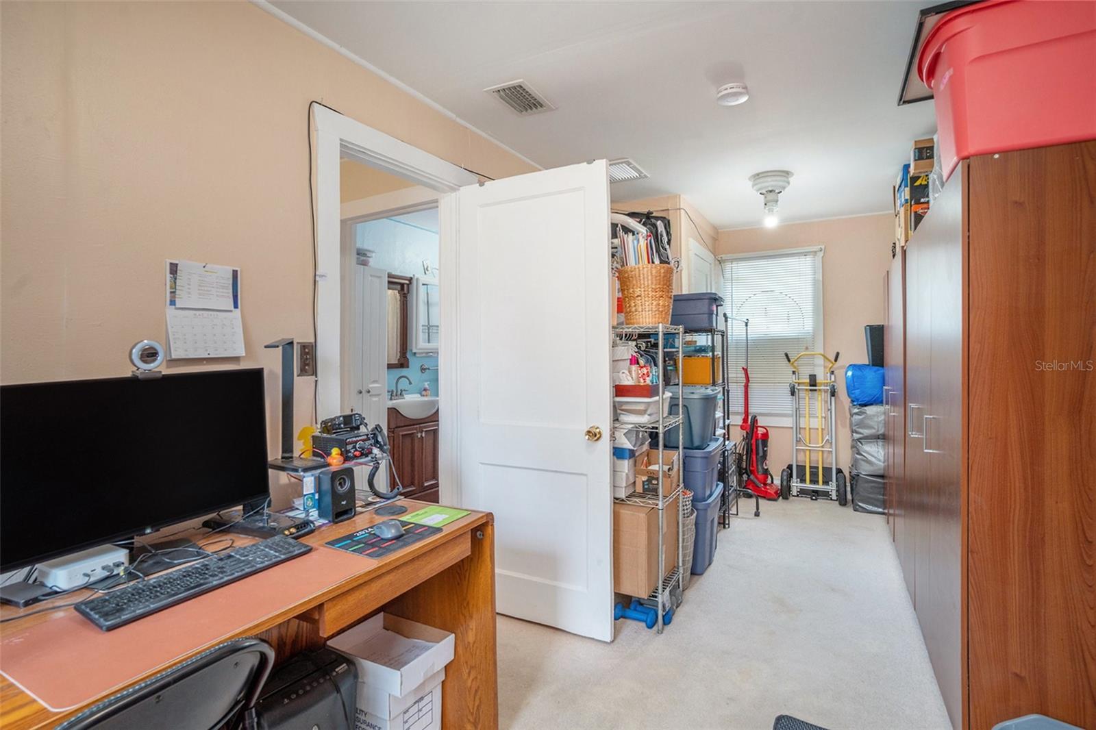 Listing photo id 20 for 3405 Diana Street