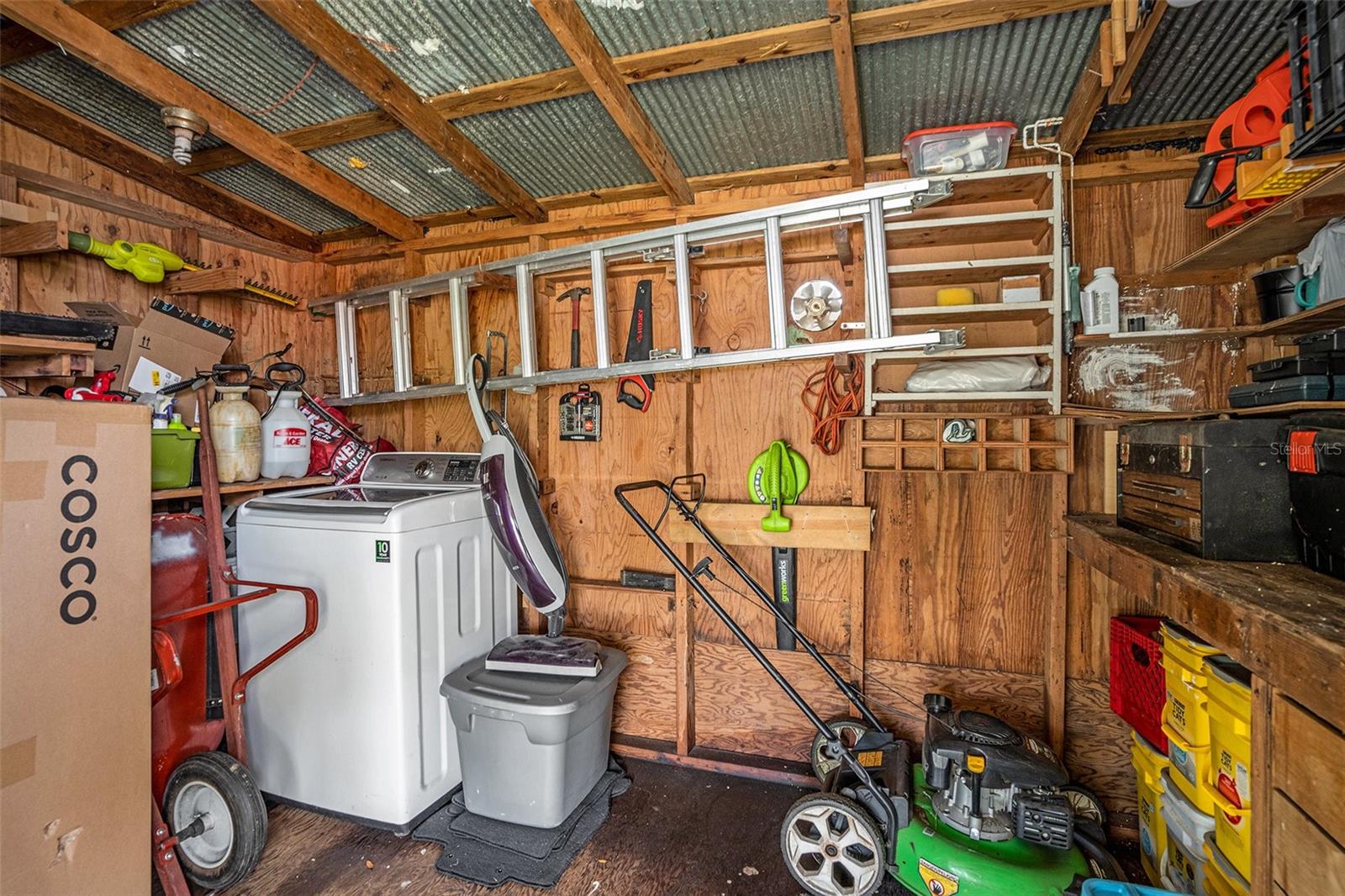 Listing photo id 23 for 3405 Diana Street