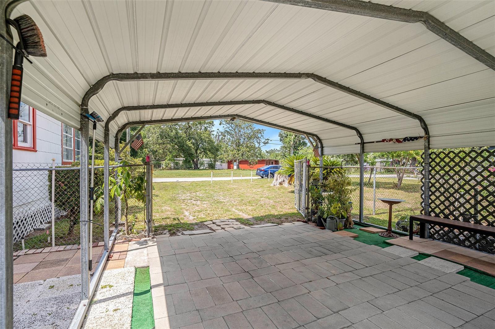 Listing photo id 24 for 3405 Diana Street