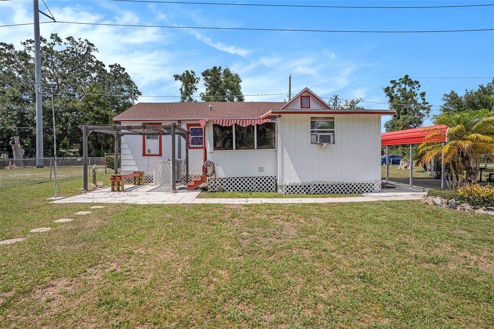 Listing photo id 26 for 3405 Diana Street