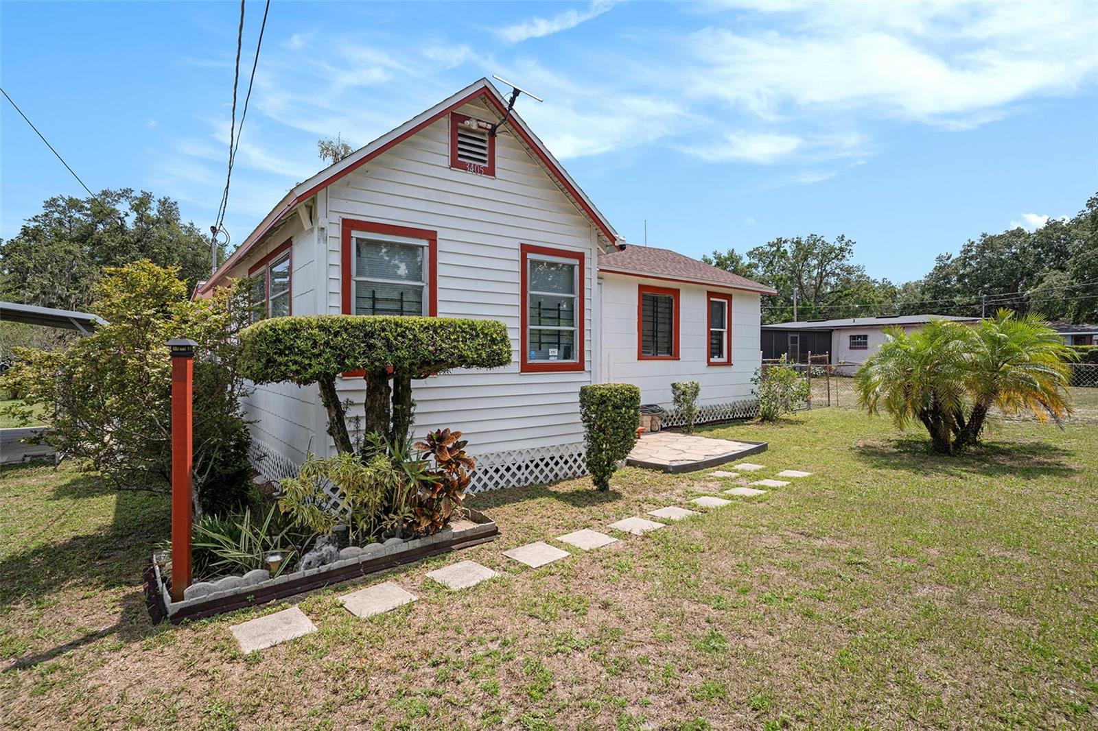 Listing photo id 1 for 3405 Diana Street