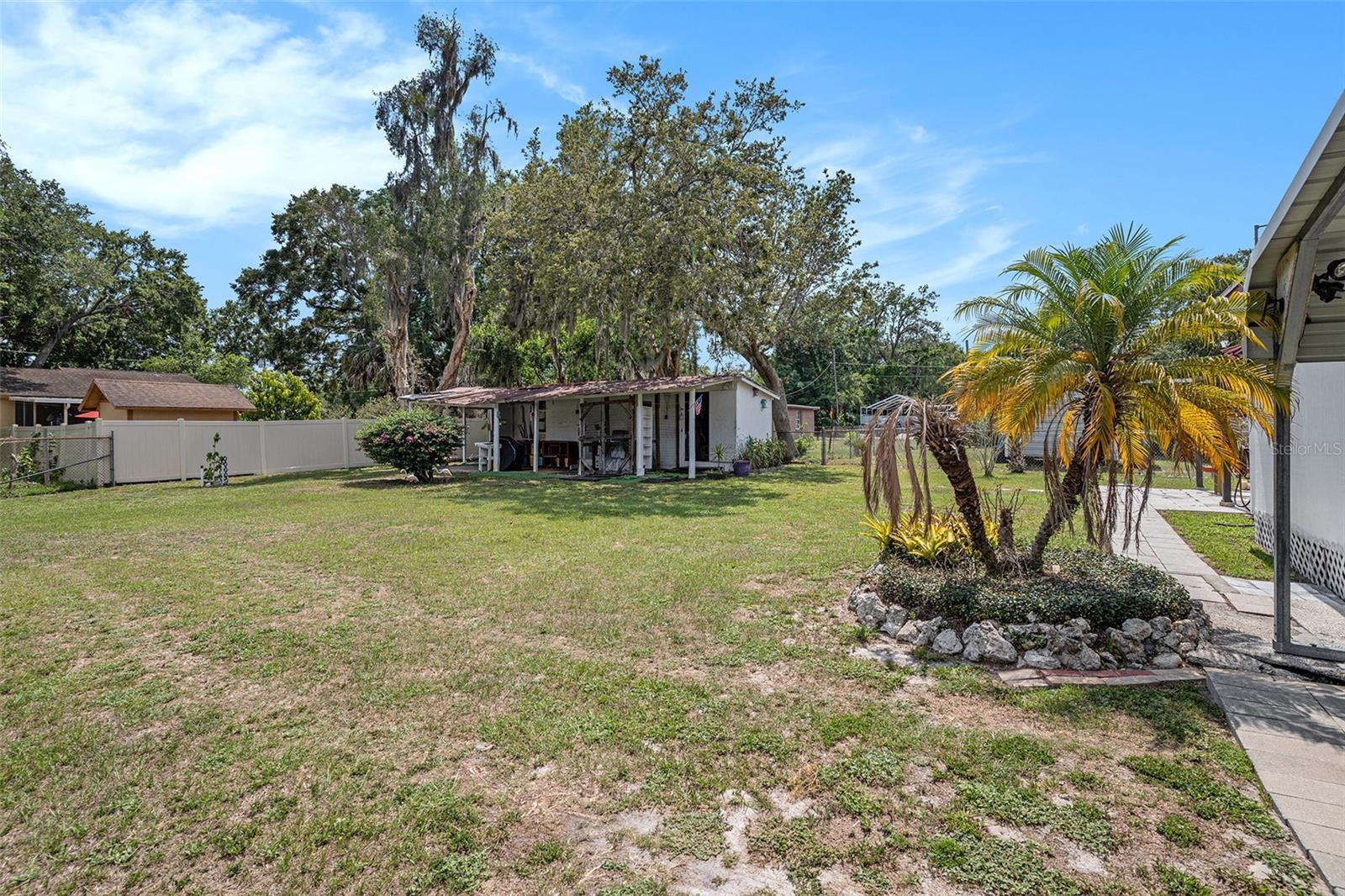 Listing photo id 28 for 3405 Diana Street