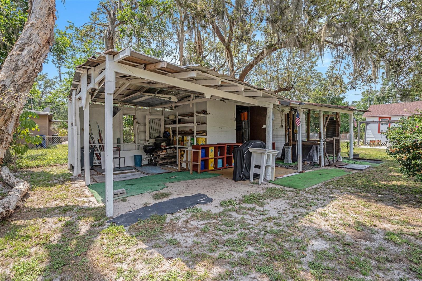 Listing photo id 29 for 3405 Diana Street