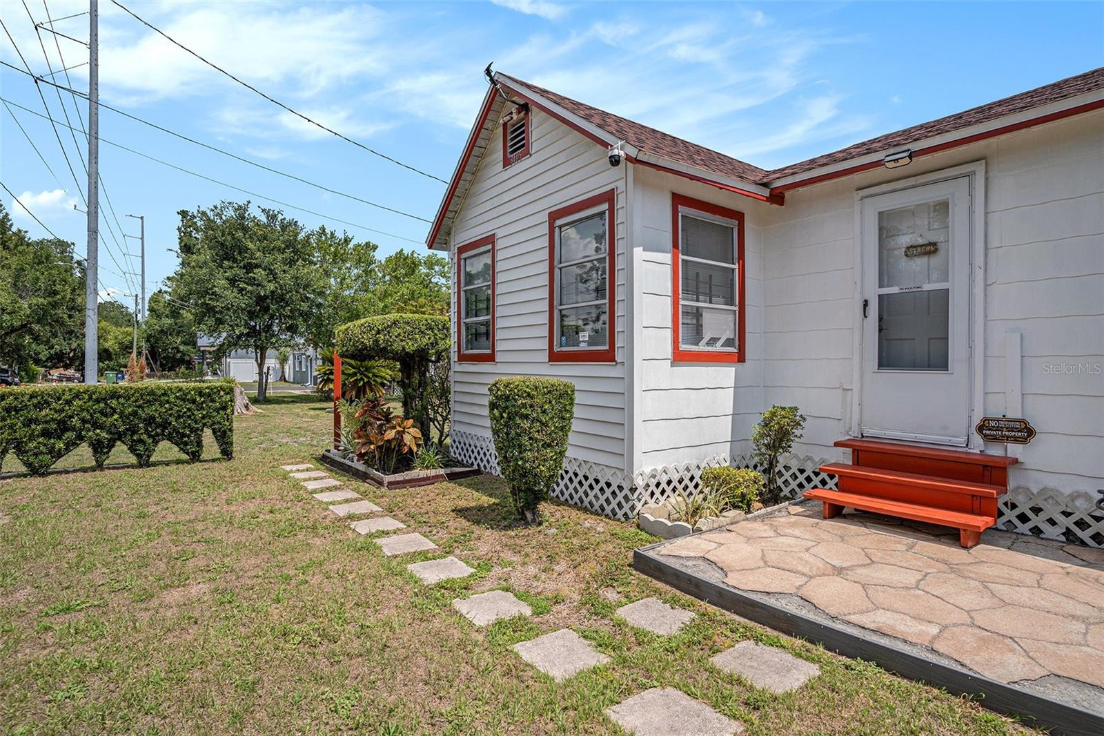Listing photo id 3 for 3405 Diana Street
