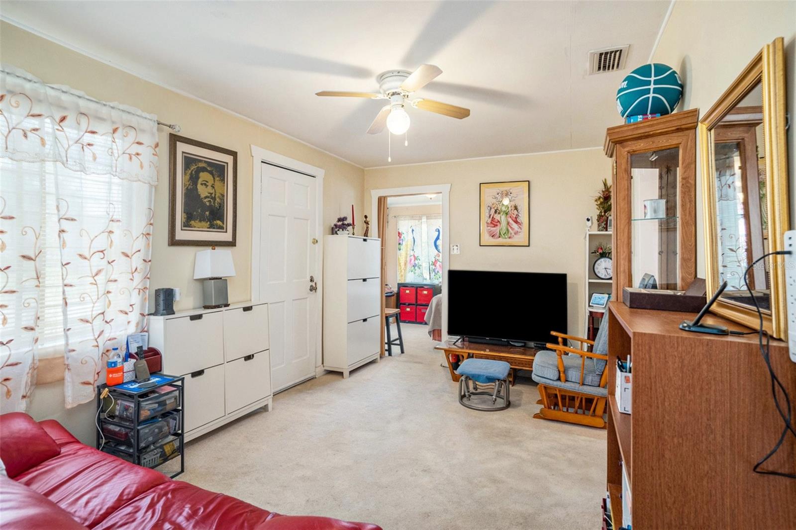 Listing photo id 5 for 3405 Diana Street