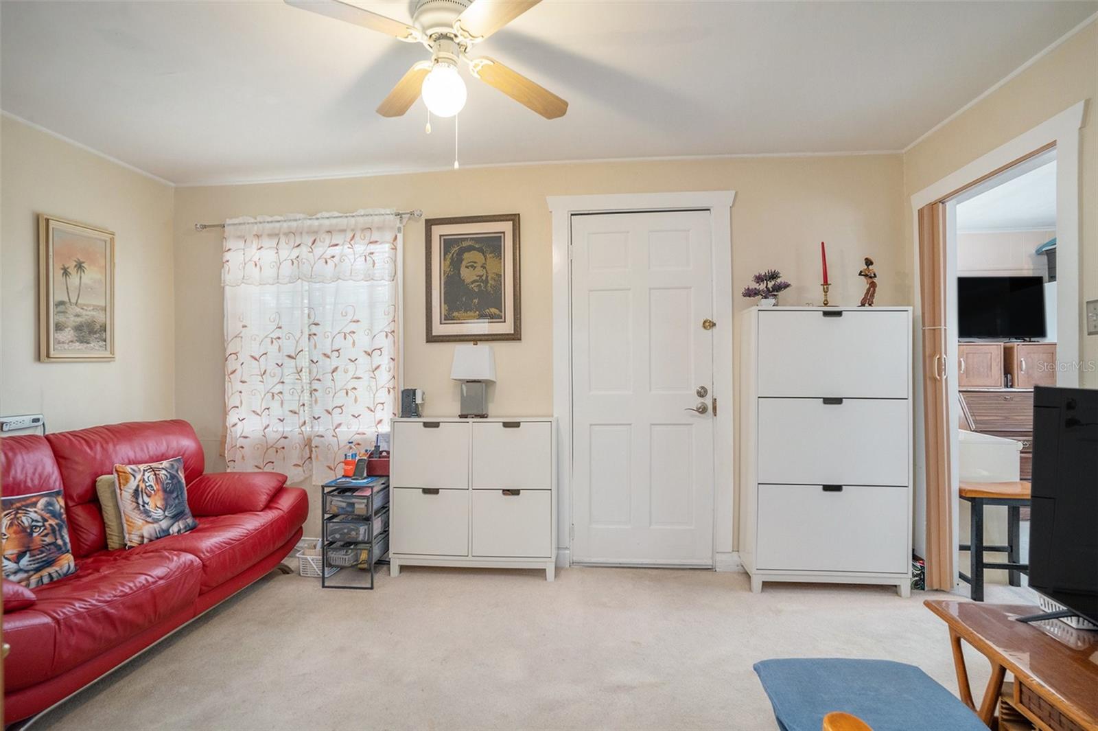 Listing photo id 7 for 3405 Diana Street