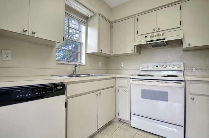 Image 16 of 29 For 2690 Coral Landings Boulevard 634
