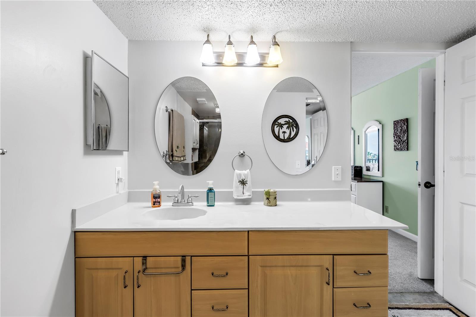 Image 21 of 36 For 6265 Sun Boulevard 605