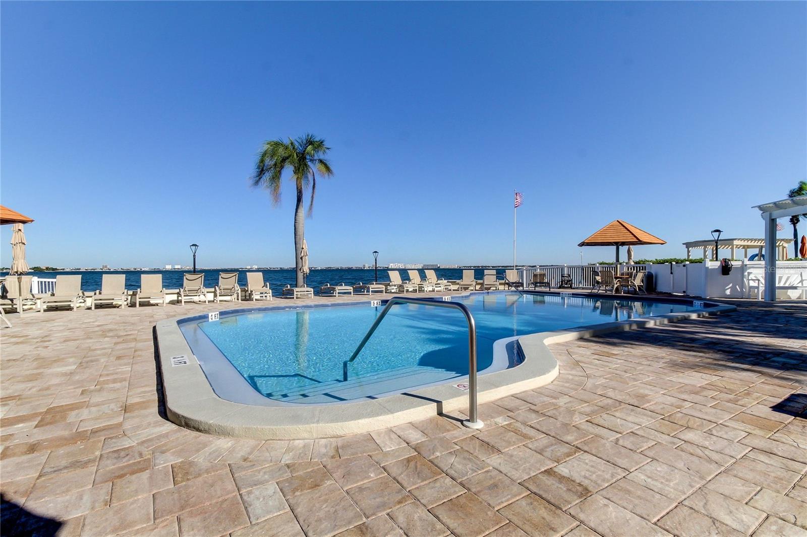 Image 34 of 36 For 6265 Sun Boulevard 605
