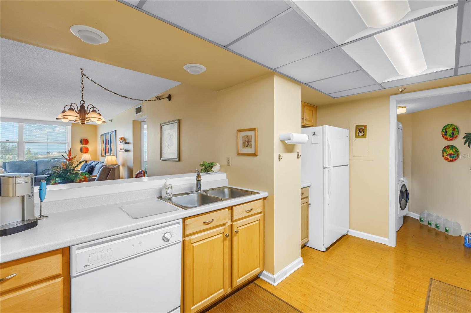 Image 6 of 36 For 6265 Sun Boulevard 605