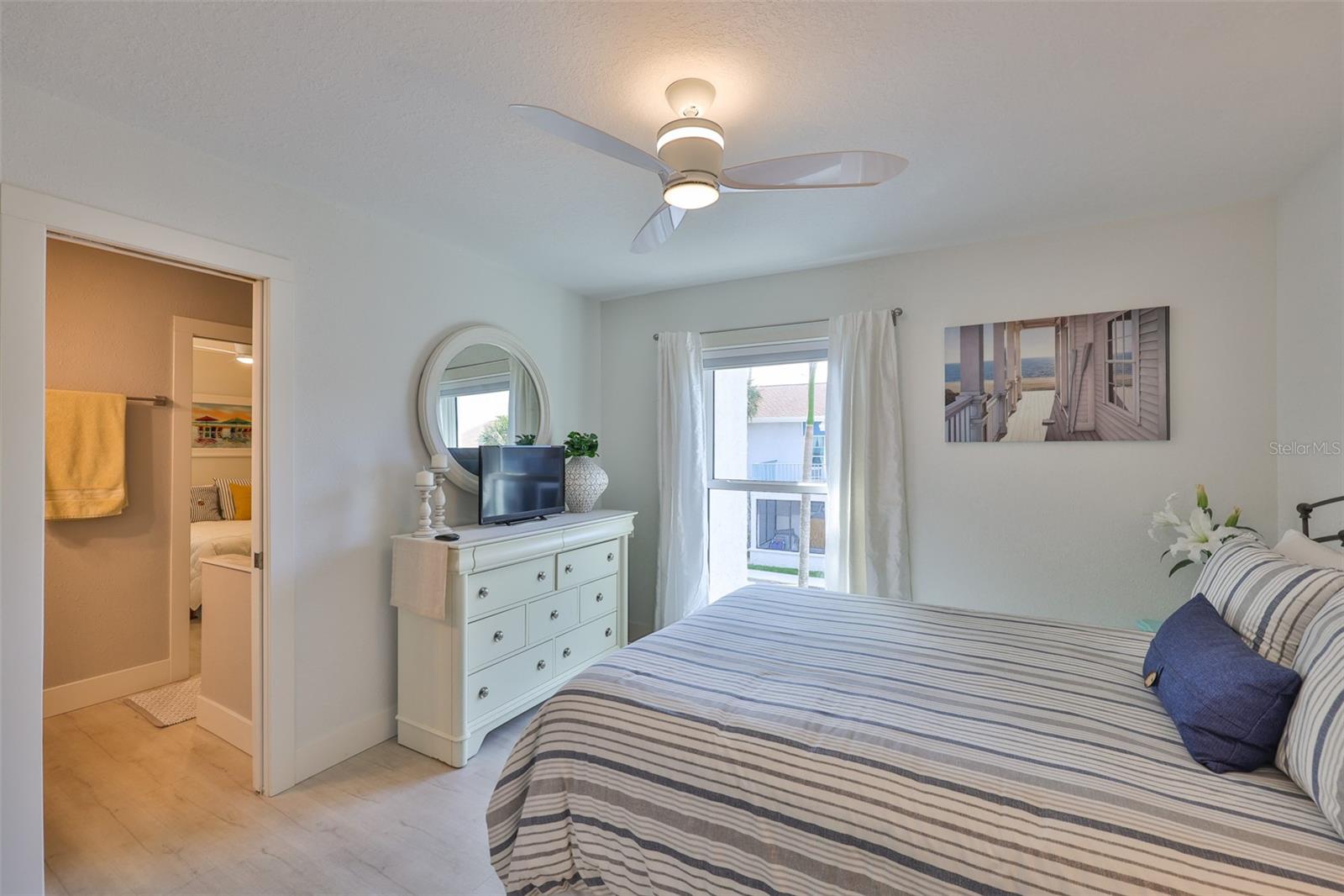 Listing photo id 8 for 230 Medallion Boulevard F