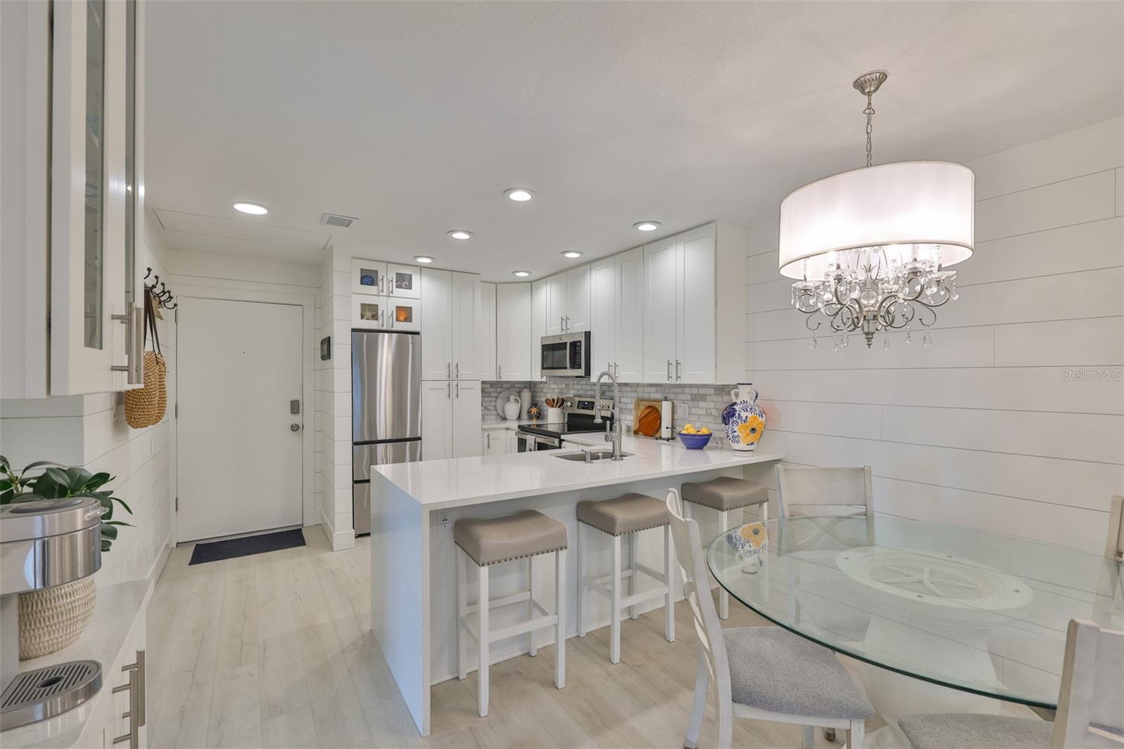Listing photo id 15 for 230 Medallion Boulevard F