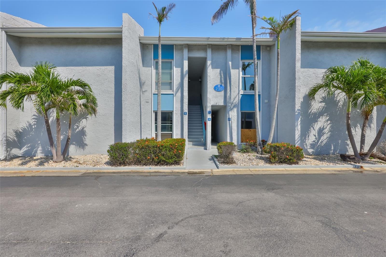 Listing photo id 0 for 230 Medallion Boulevard F