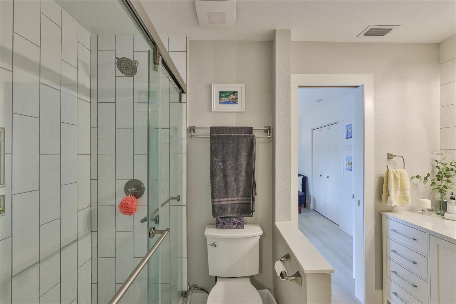 Listing photo id 21 for 230 Medallion Boulevard F