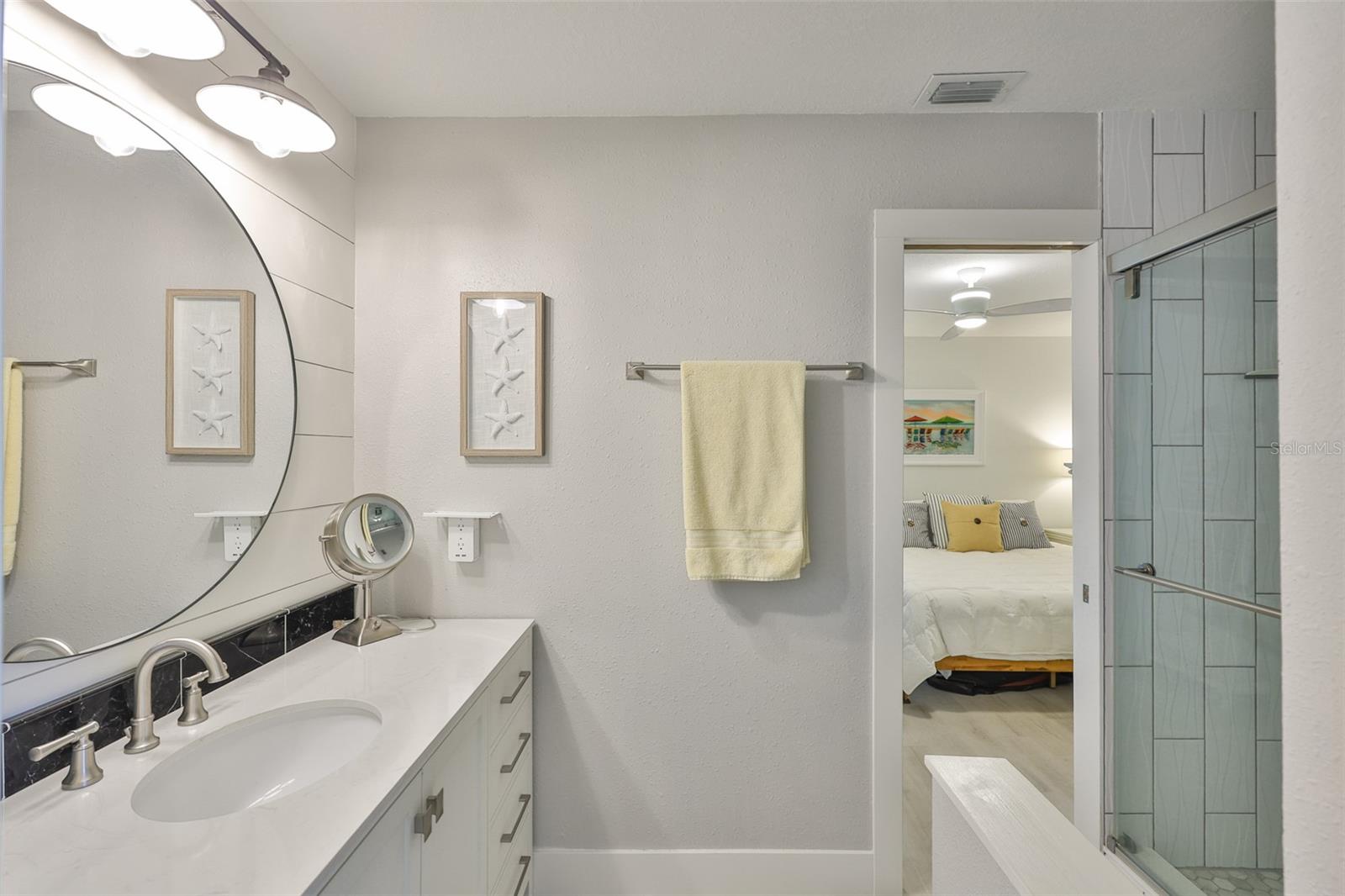 Listing photo id 22 for 230 Medallion Boulevard F