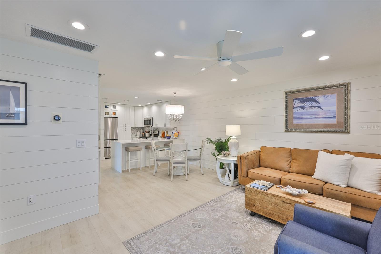 Listing photo id 24 for 230 Medallion Boulevard F