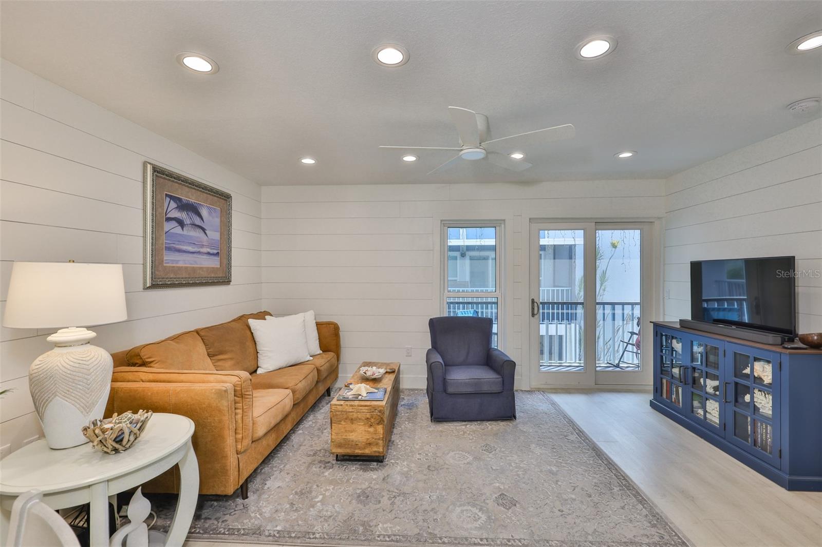 Listing photo id 25 for 230 Medallion Boulevard F