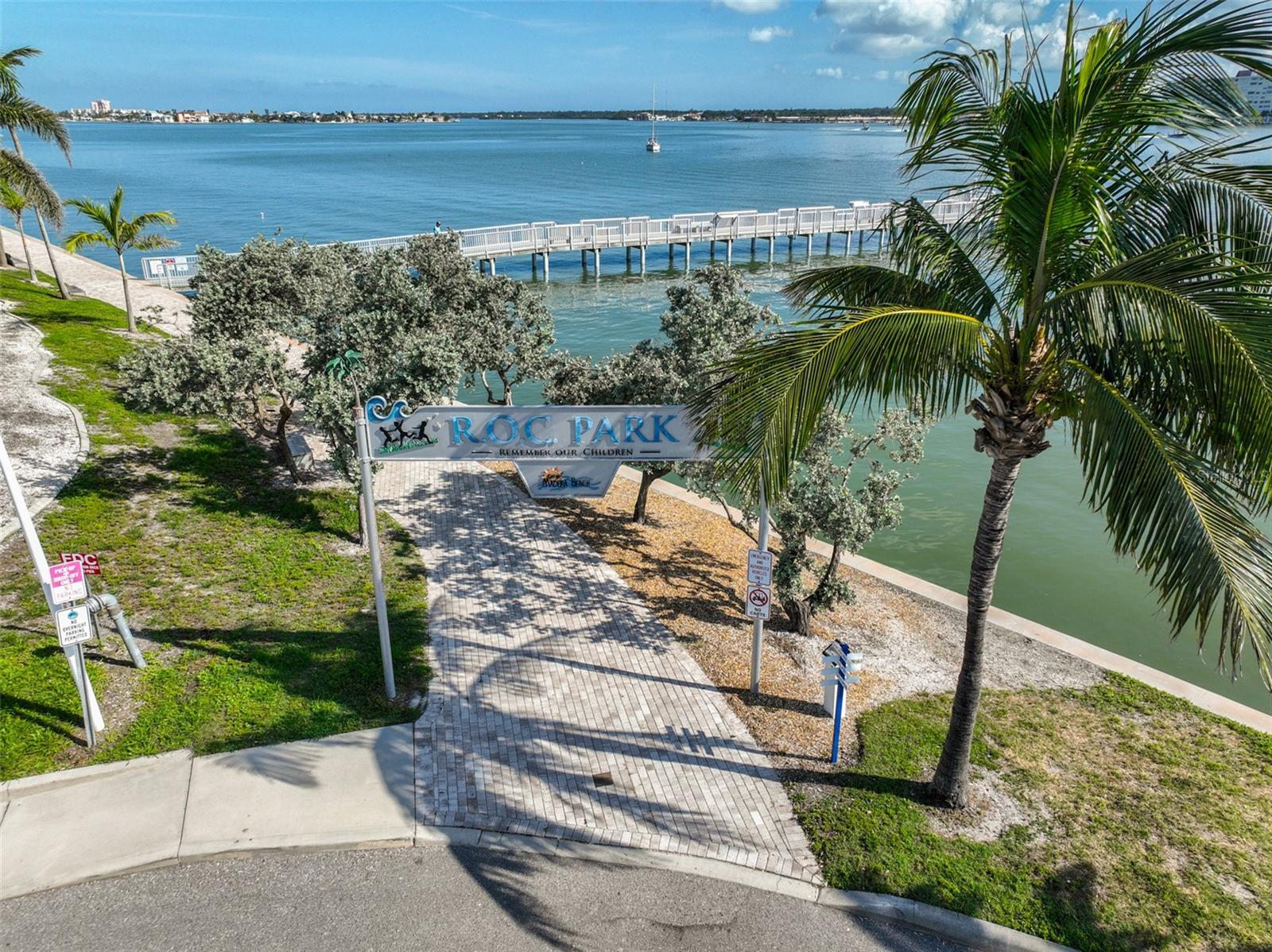 Listing photo id 30 for 230 Medallion Boulevard F