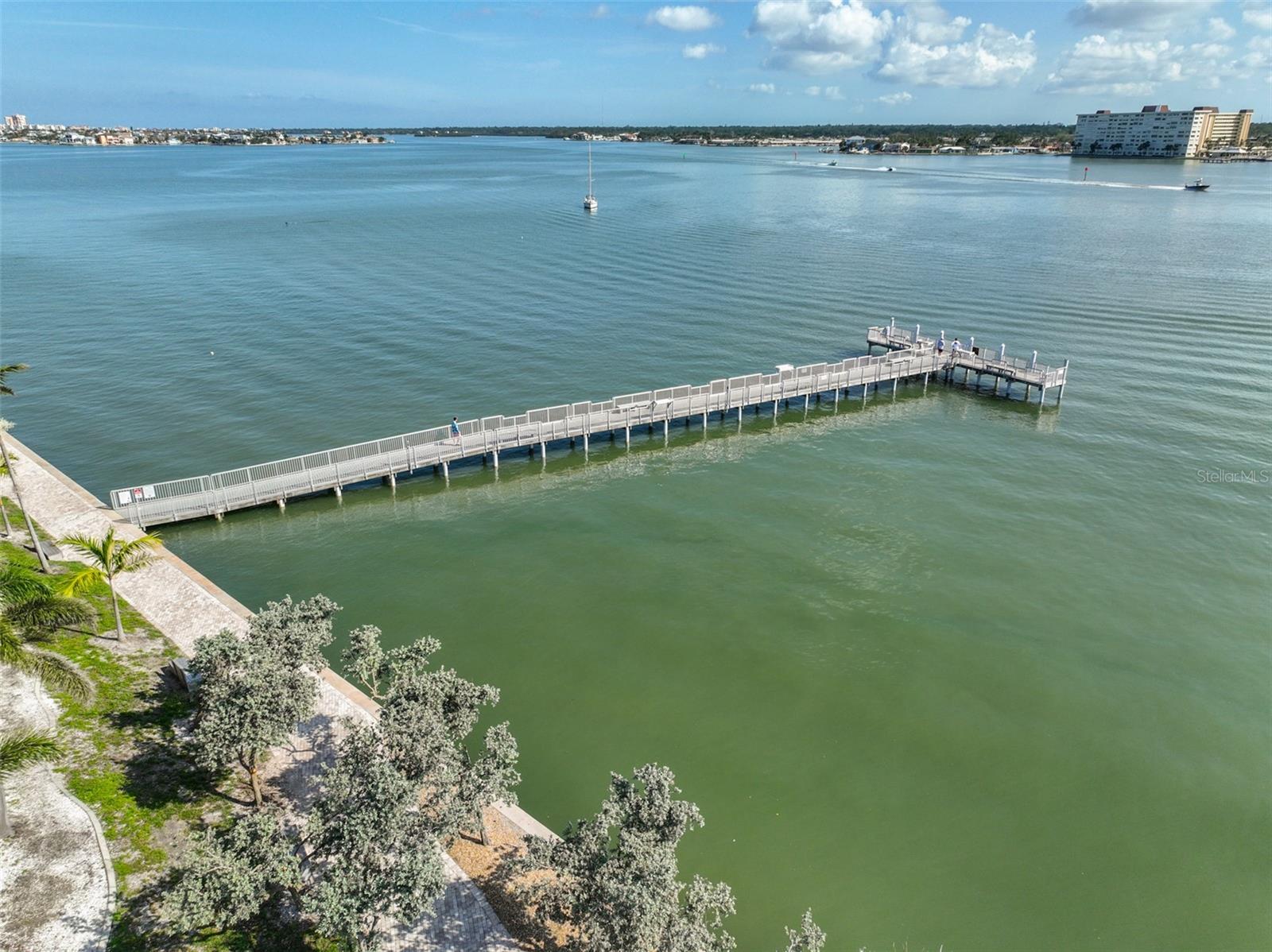 Listing photo id 31 for 230 Medallion Boulevard F