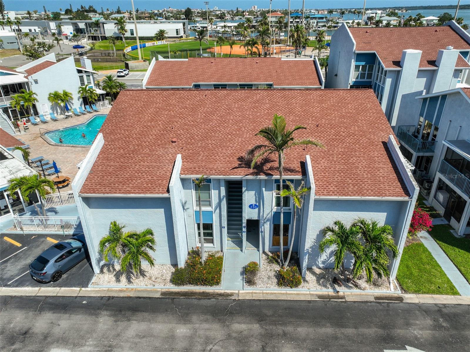 Listing photo id 32 for 230 Medallion Boulevard F