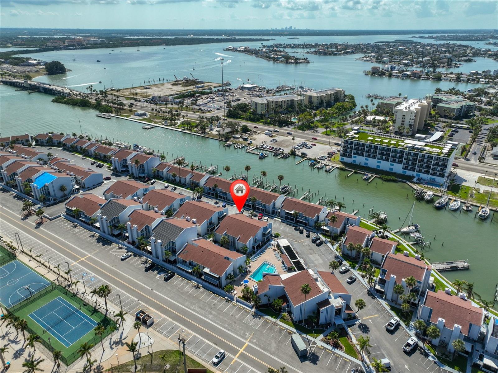 Listing photo id 34 for 230 Medallion Boulevard F