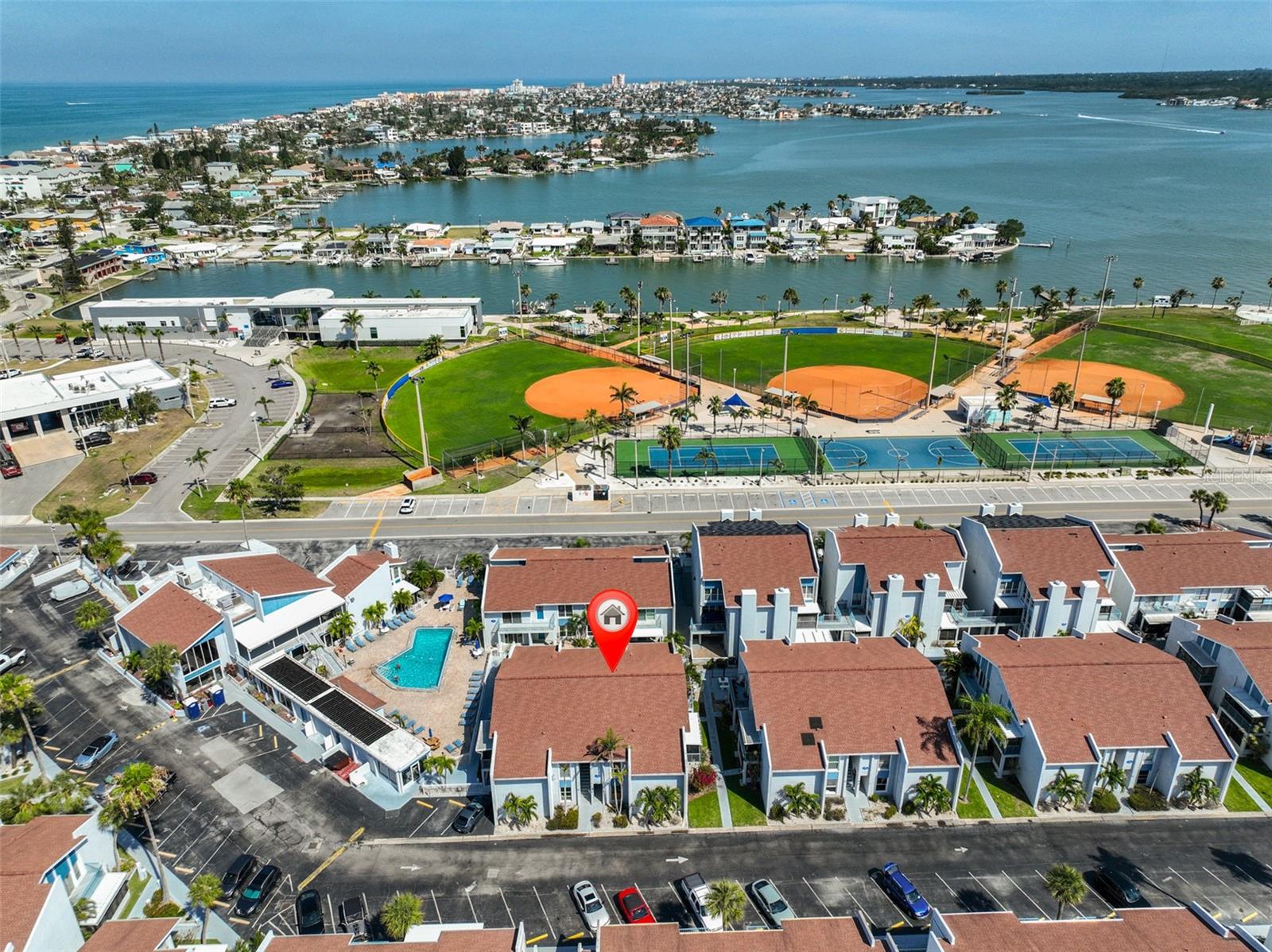 Listing photo id 35 for 230 Medallion Boulevard F