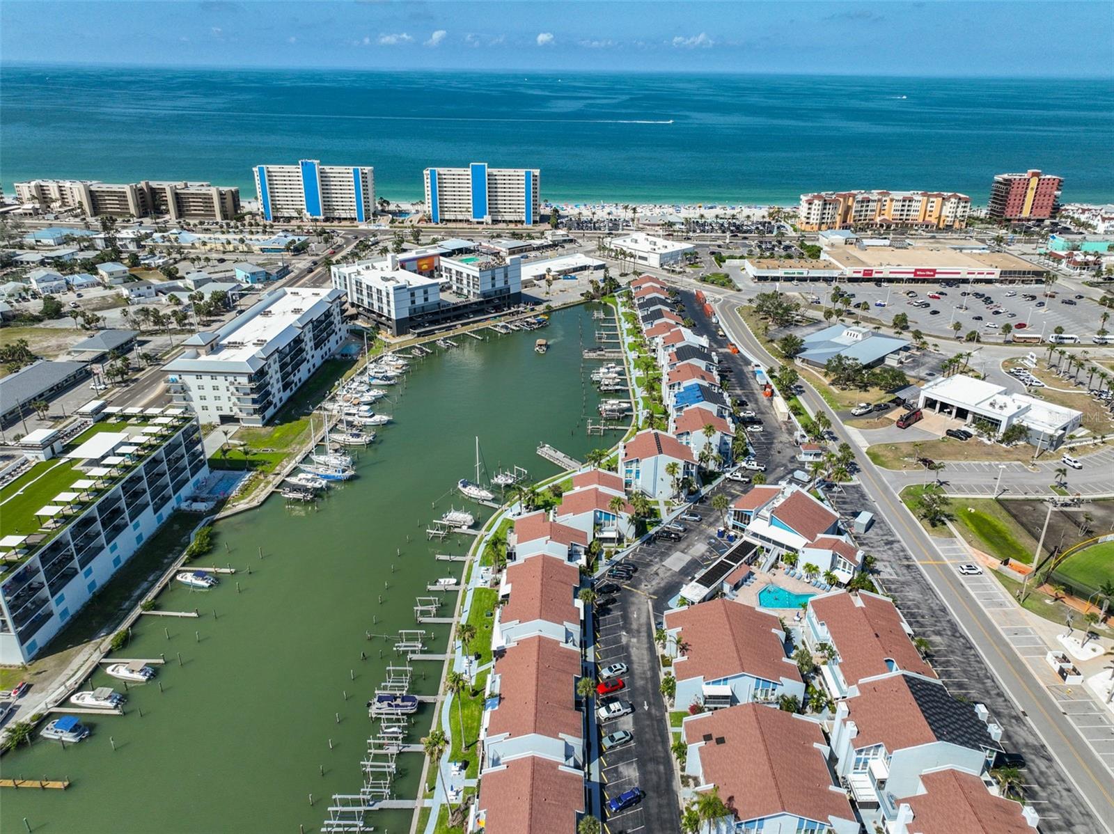 Listing photo id 39 for 230 Medallion Boulevard F