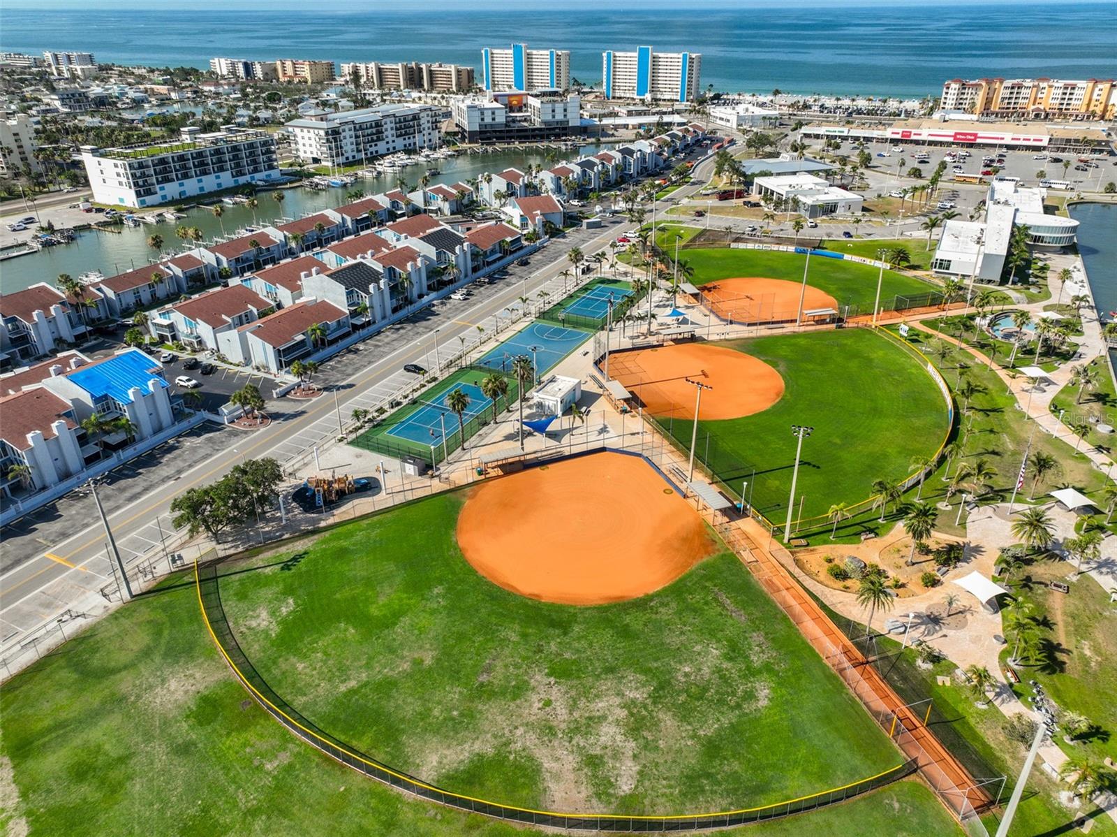 Listing photo id 44 for 230 Medallion Boulevard F