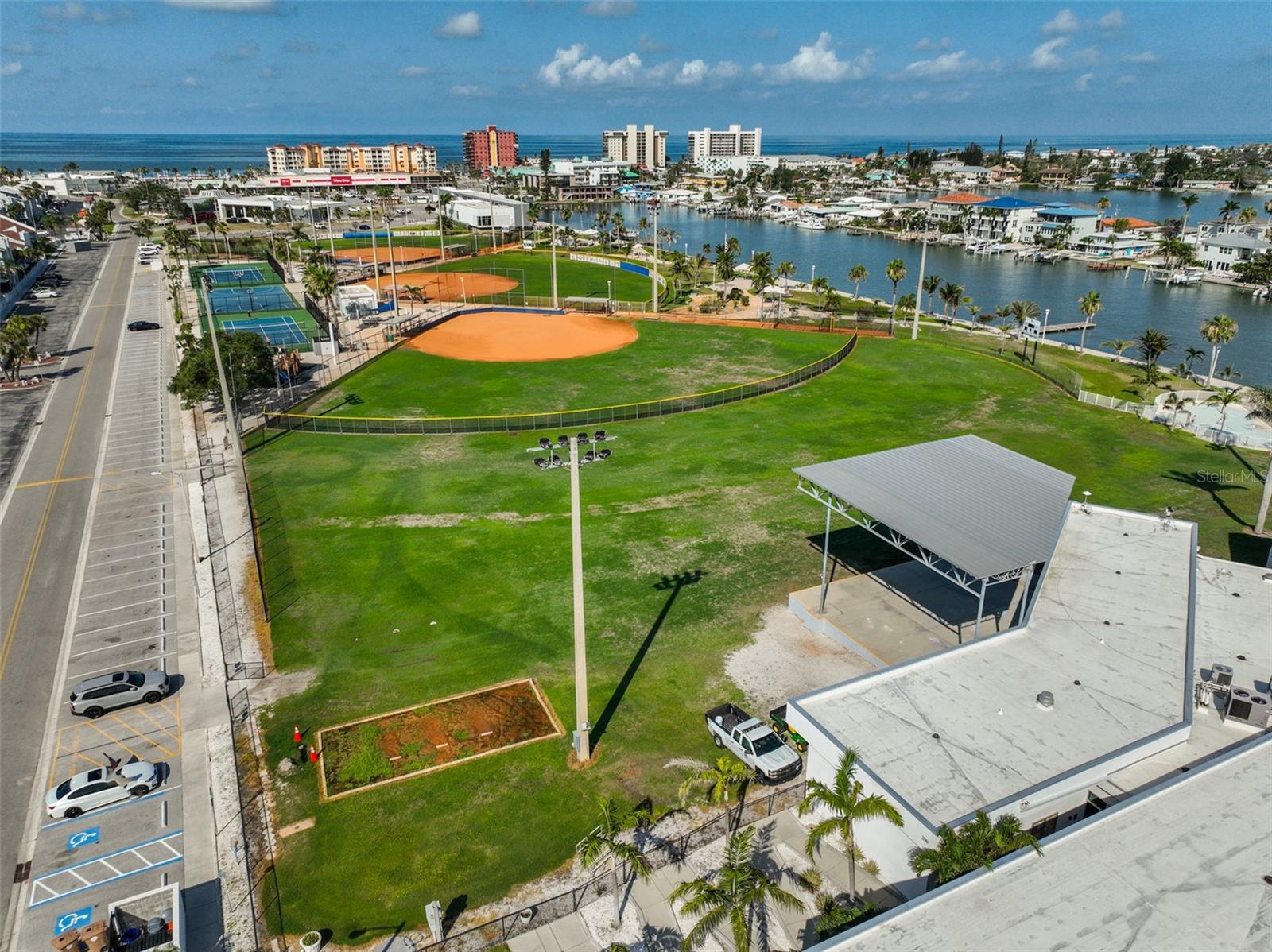 Listing photo id 46 for 230 Medallion Boulevard F
