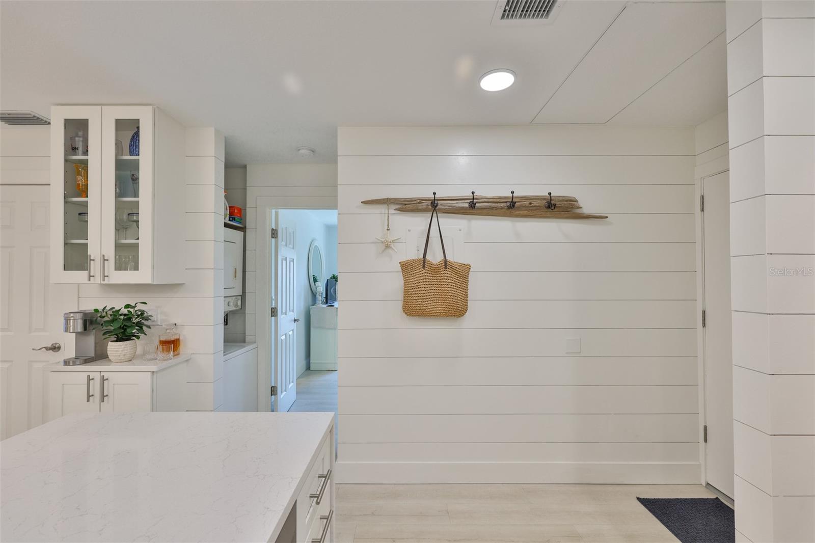 Listing photo id 5 for 230 Medallion Boulevard F