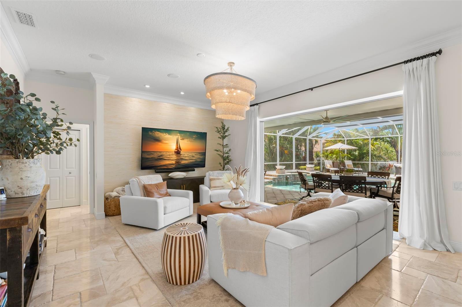 Listing photo id 18 for 703 Monte Cristo Boulevard