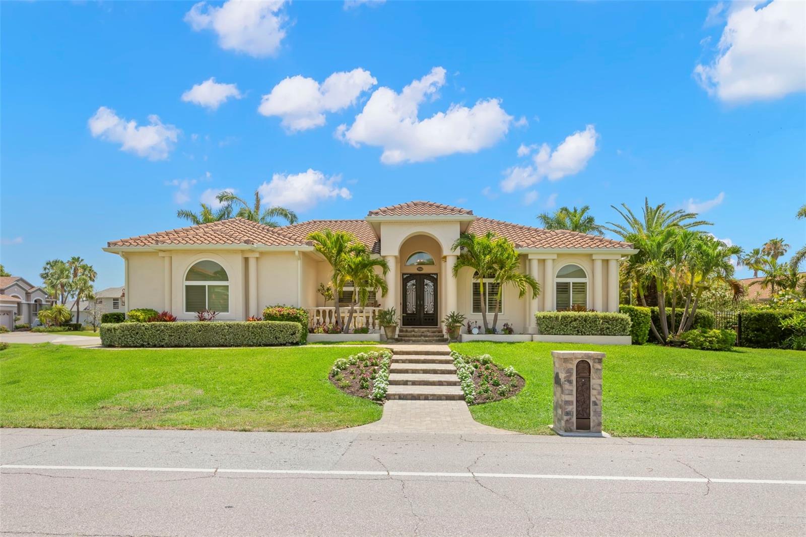 Listing photo id 56 for 703 Monte Cristo Boulevard
