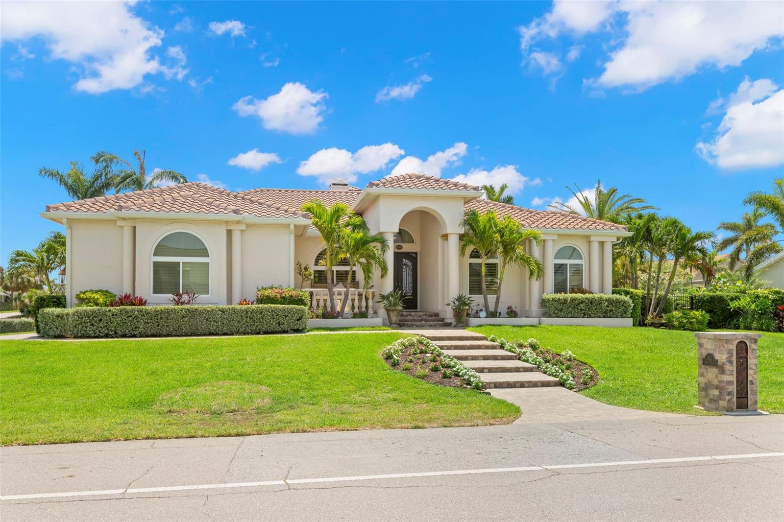 Listing photo id 57 for 703 Monte Cristo Boulevard