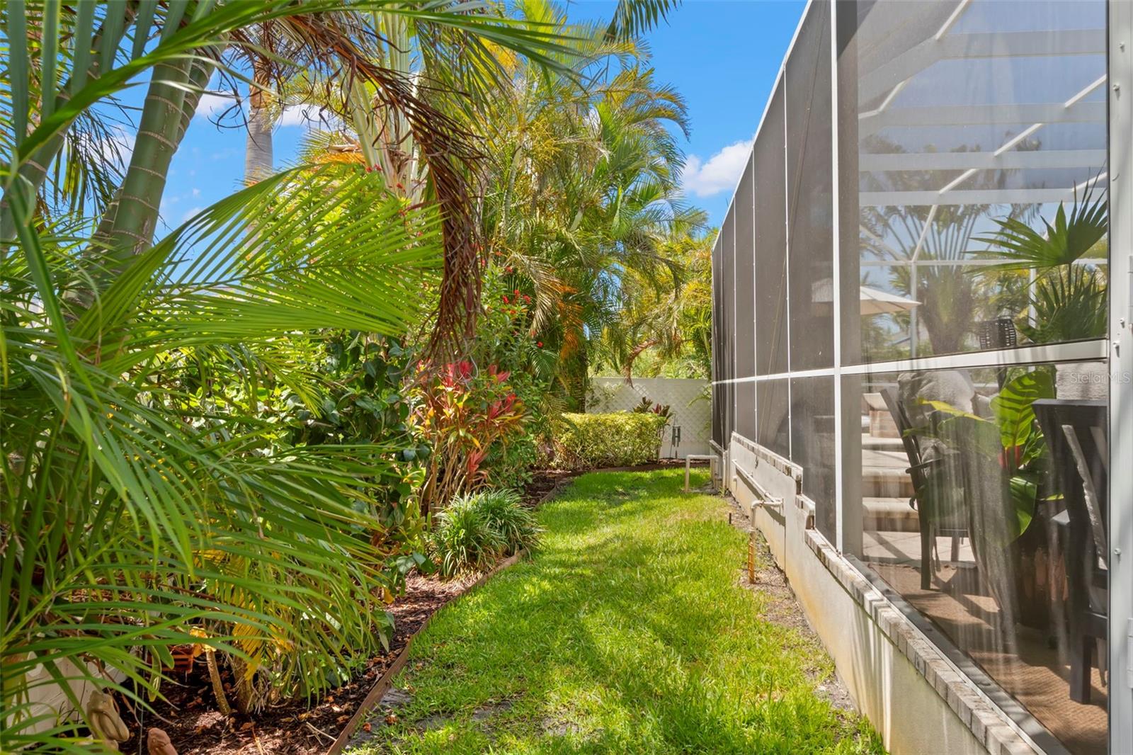 Listing photo id 61 for 703 Monte Cristo Boulevard