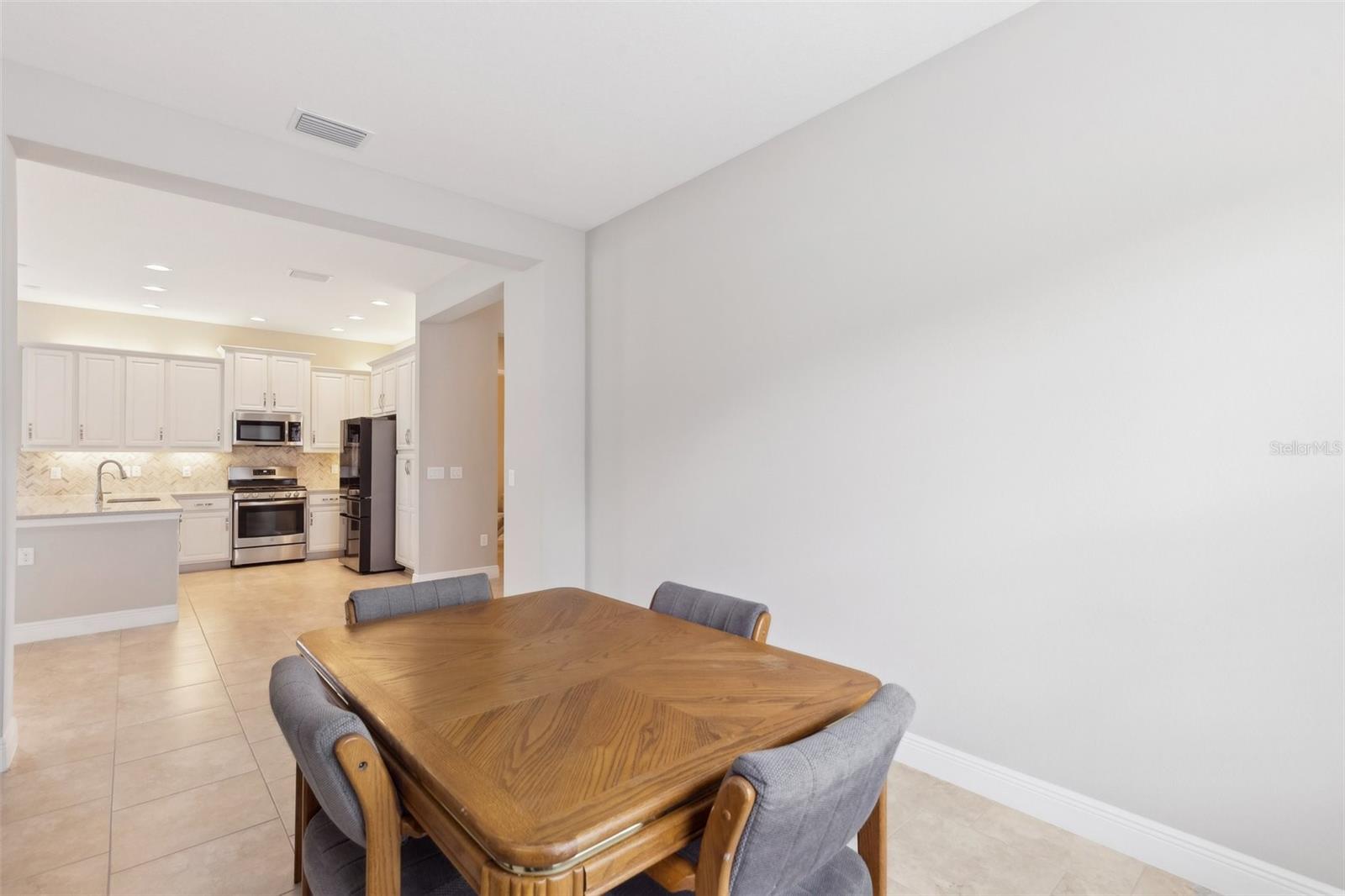 Image 12 of 44 For 30764 Lindentree Drive