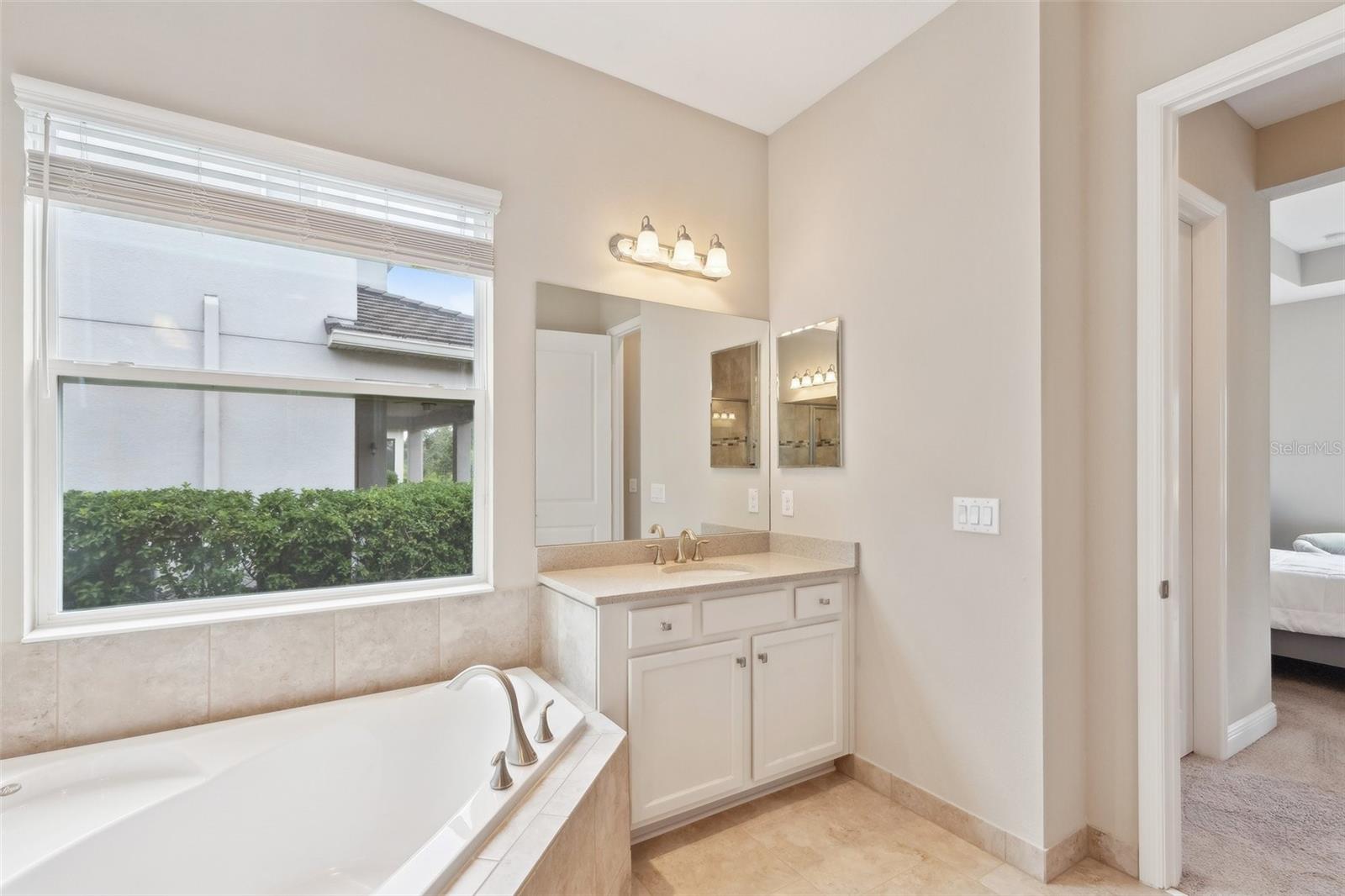 Image 27 of 44 For 30764 Lindentree Drive