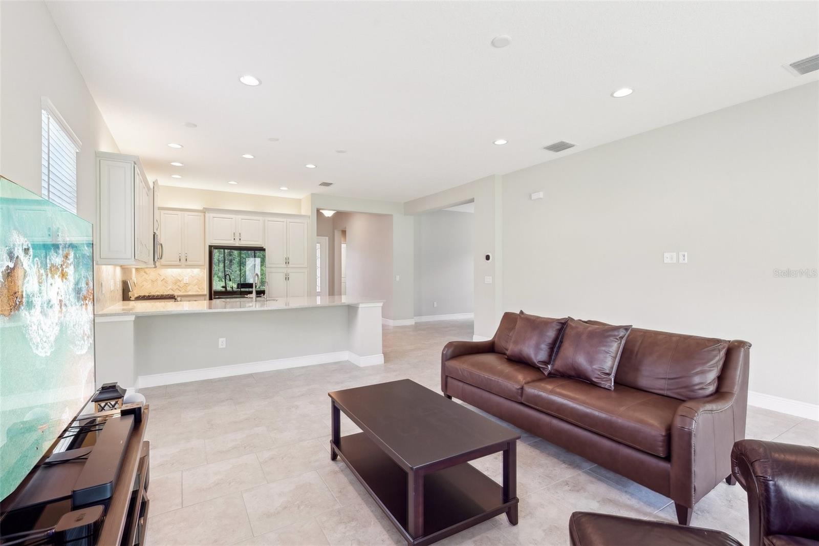 Image 6 of 44 For 30764 Lindentree Drive