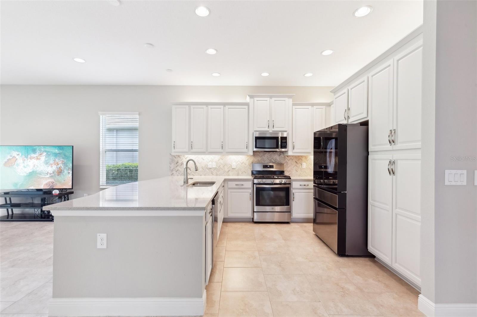 Image 9 of 44 For 30764 Lindentree Drive
