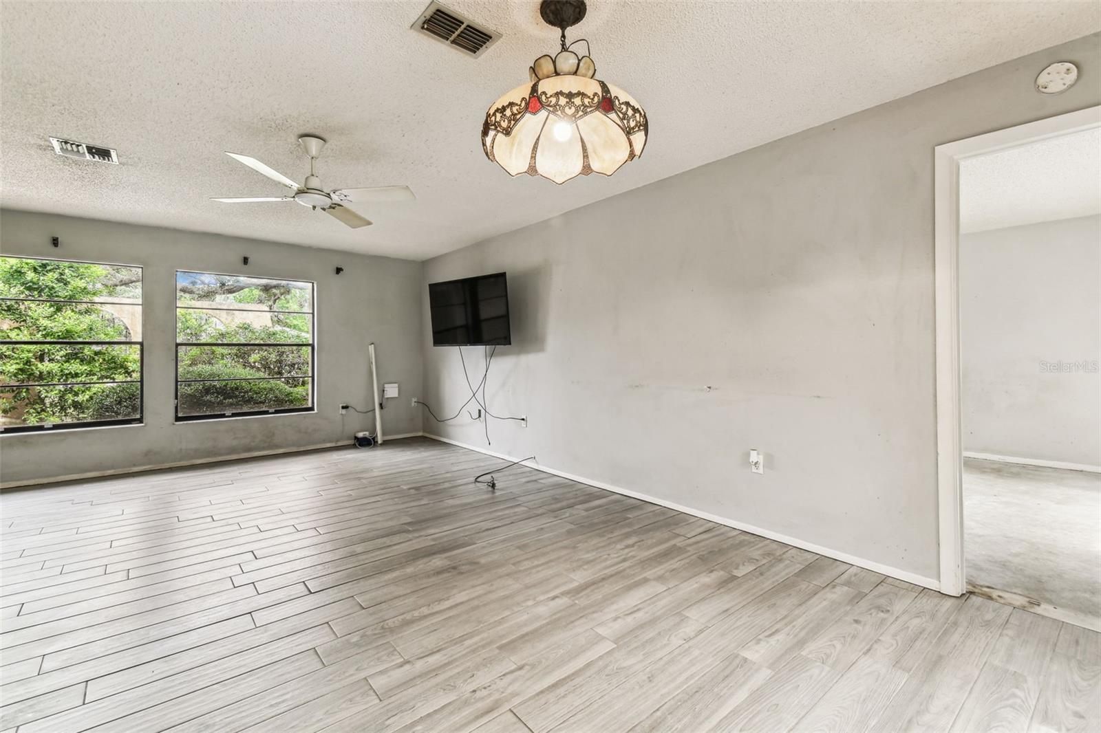 Image 10 of 40 For 2410 Covington Avenue