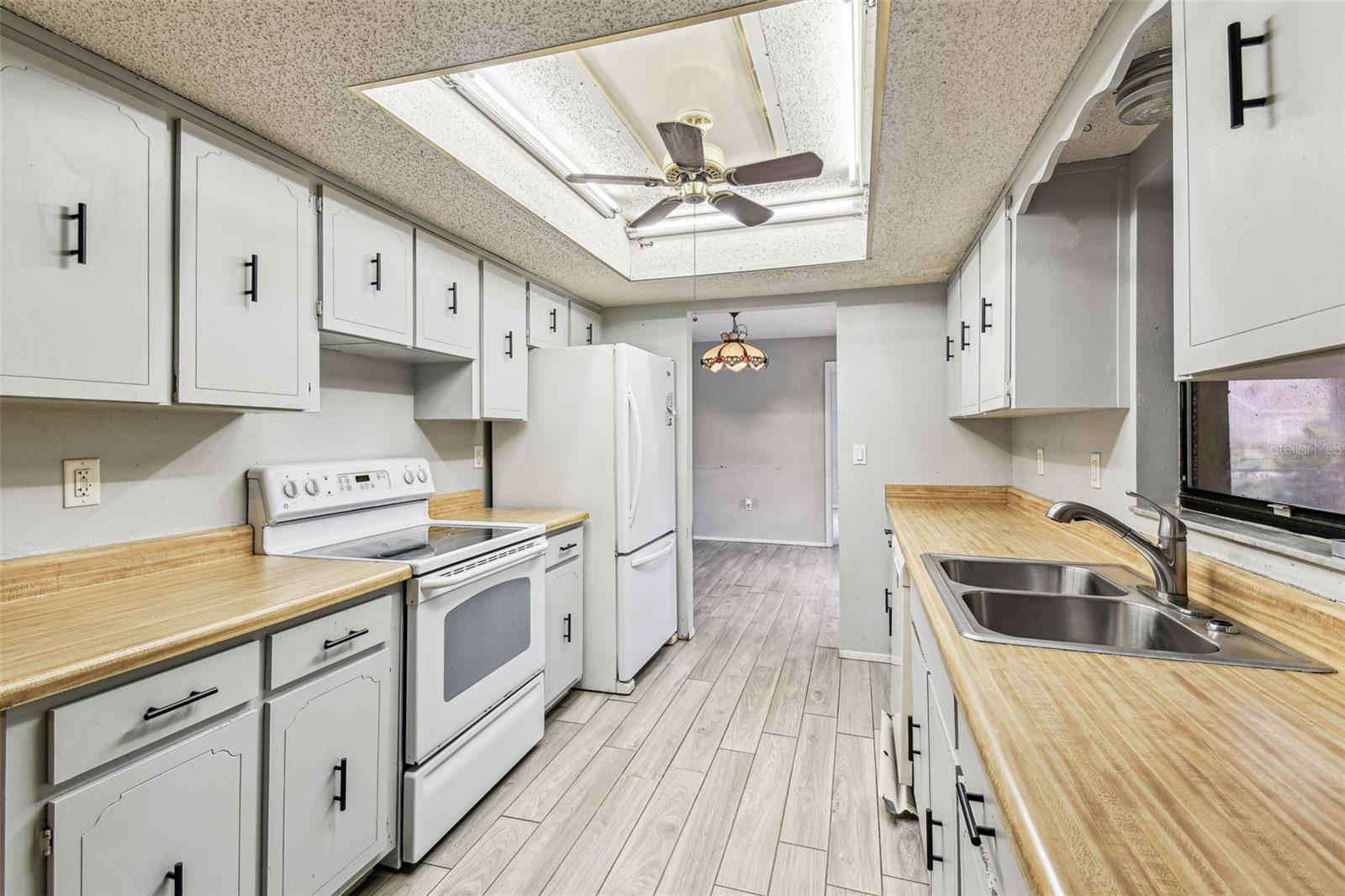 Image 13 of 40 For 2410 Covington Avenue