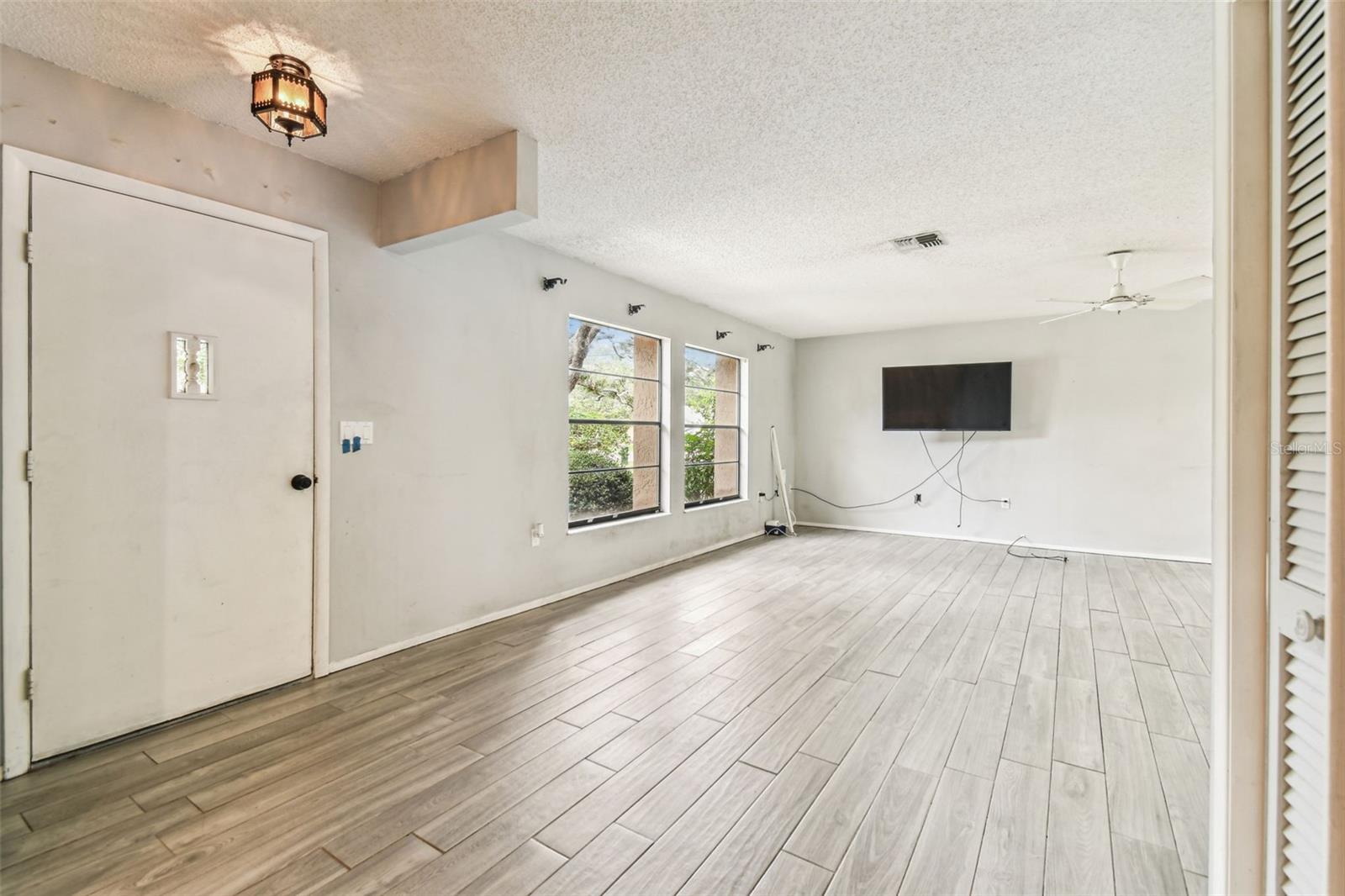 Image 6 of 40 For 2410 Covington Avenue