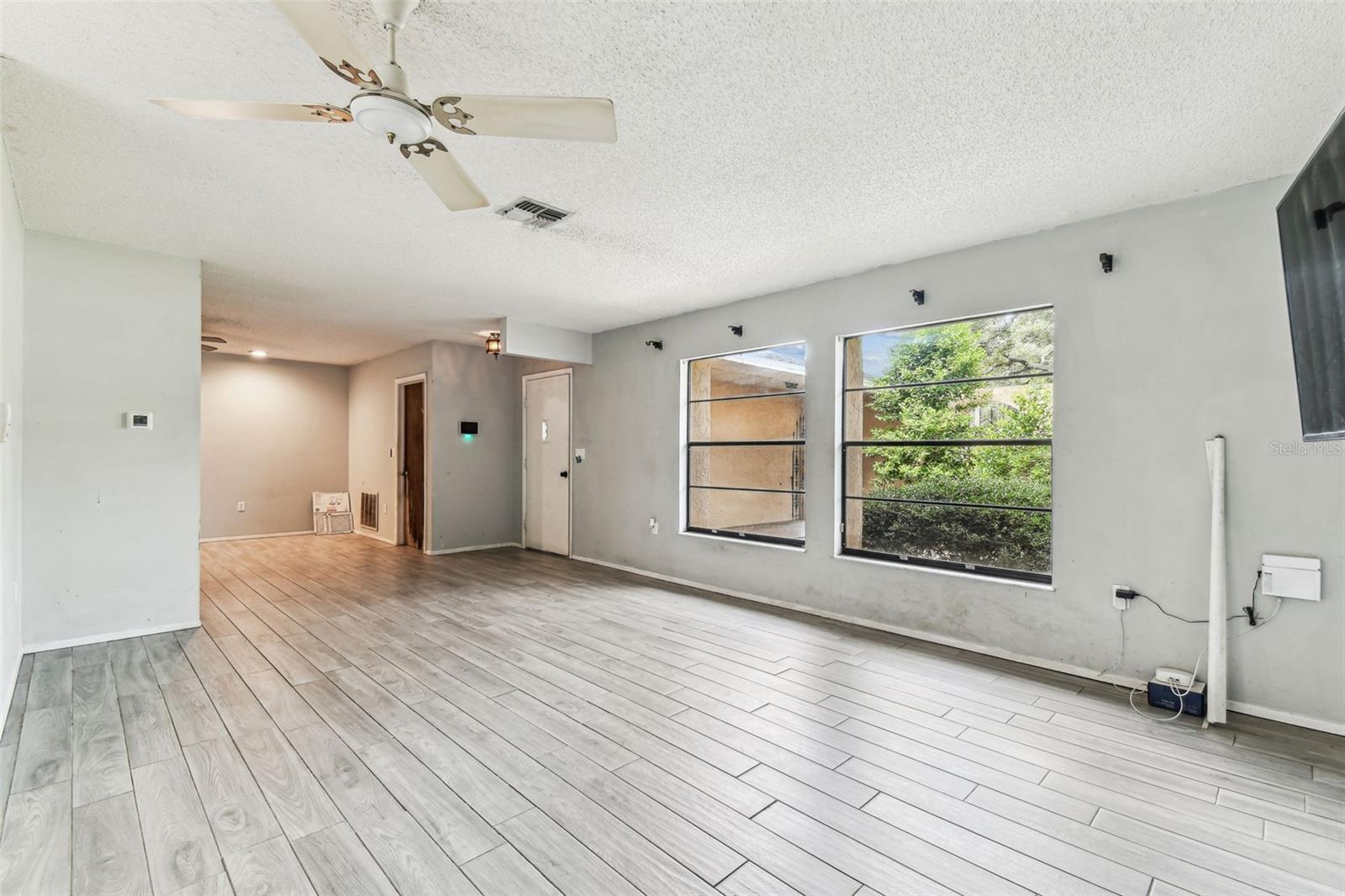 Image 7 of 40 For 2410 Covington Avenue